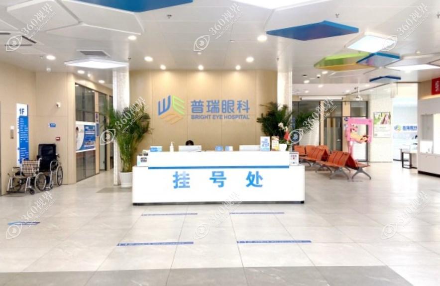 一楼候诊大厅1