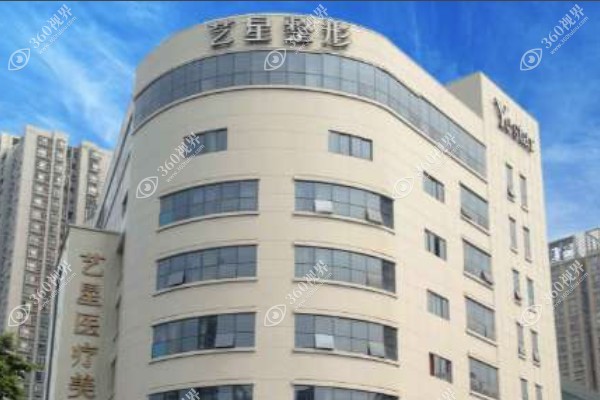 重庆艺星王方鹏做双眼皮怎么样?王方鹏做双眼皮十年没有翻车附价格参考