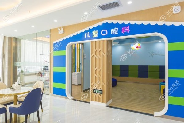 广州三仁口腔医院种植牙怎么样?医生大拿坐镇种牙快/准/稳价格亲民又靠谱.jpg