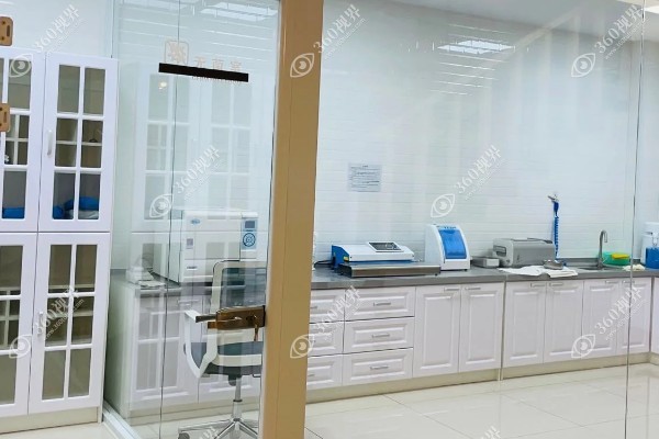 石家庄植美口腔医院种牙多少钱?单颗种植牙1980+/半口种植15000+.jpg 石家庄植美口腔医院种牙多少钱?单颗种植牙1980+/半口种植15000+.jpg