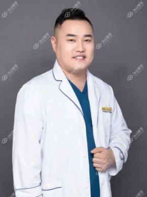 李伟