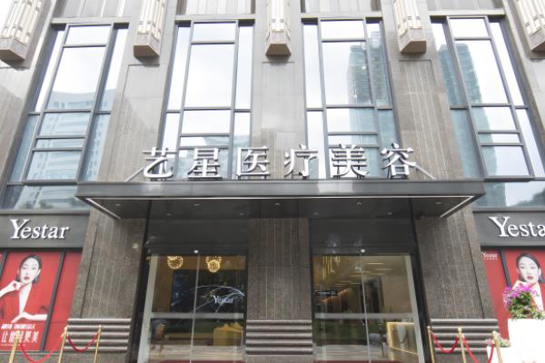 武汉杨国梁隆鼻跟付毅哪个好?杨国梁擅长夸张感立体鼻/付毅擅长日常淡妆鼻