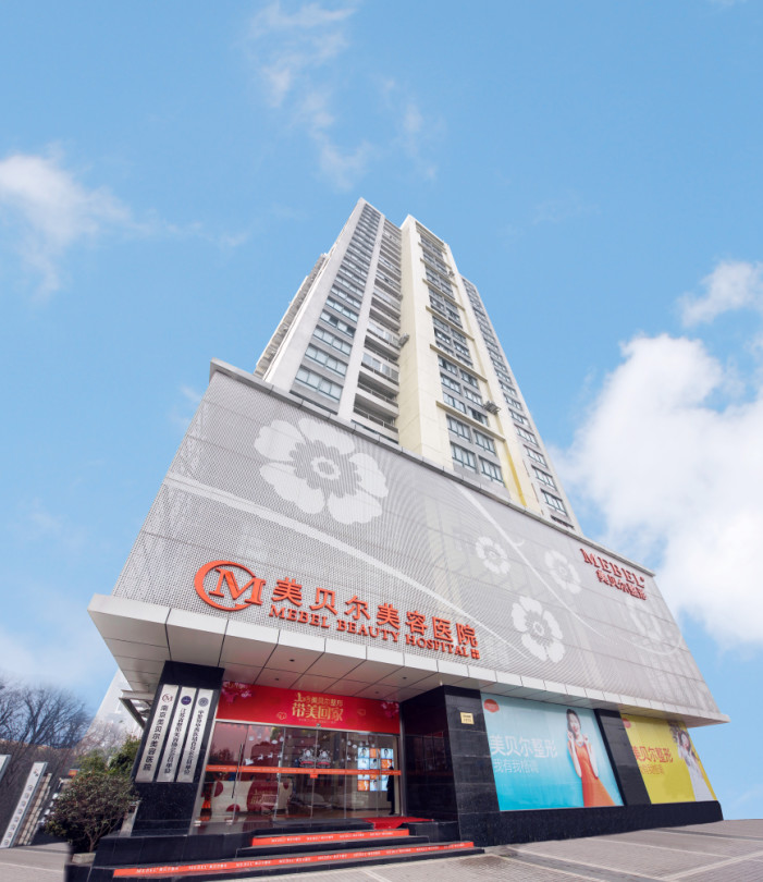 南京美贝尔黄名斗院长男性隆胸案例怎么样？技术多样针对性强，价格透明无套路效果获认可