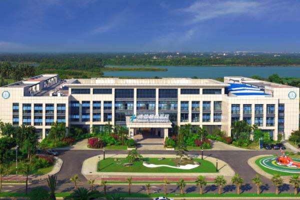 国内人工虹膜植入手术费用+手术医院排名全汇总，海南博鳌乐城医院创造多个首例很值得选