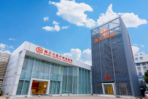 南京美贝尔医疗美容医院地址在哪？技术强，有六度美眼、6D分层线雕等，价格透明实惠就在鼓楼区石头城路117号 