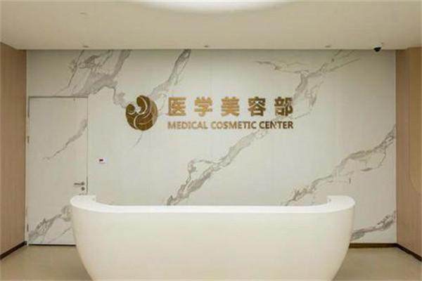 西安国际医学整形医院丰胸怎么样？李医生自体脂肪技术自然，张医生假体隆胸效果饱满满意；