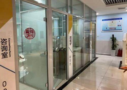 太原可睦口腔电话咨询享透明报价，数字化种植技术精湛且医生团队实力强口碑好